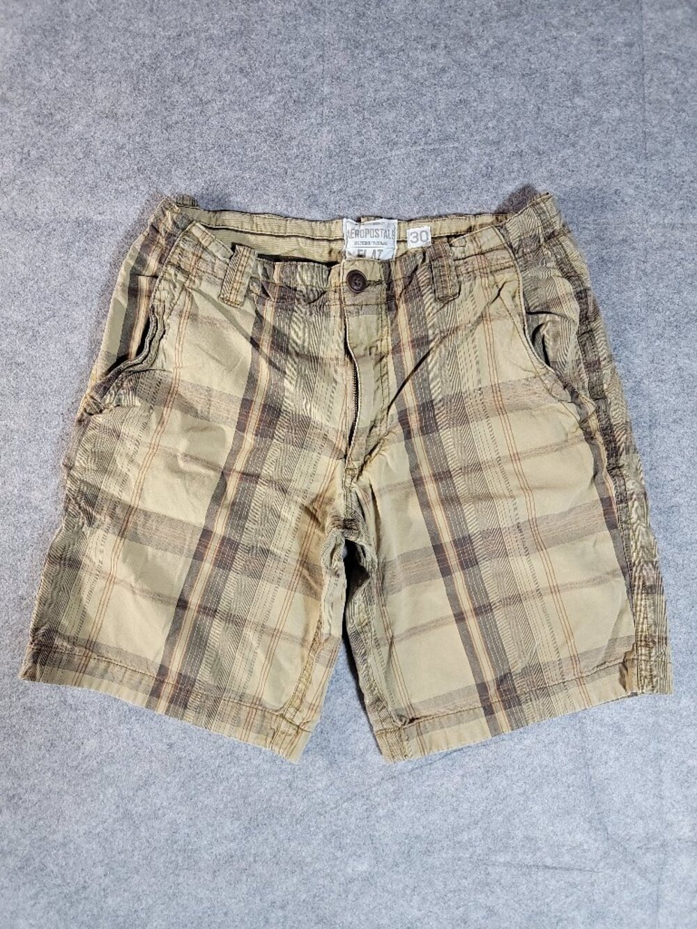 Aeropostale A87 Plaid Flat Front Skater Shorts Mens Size 30 Tan Brown